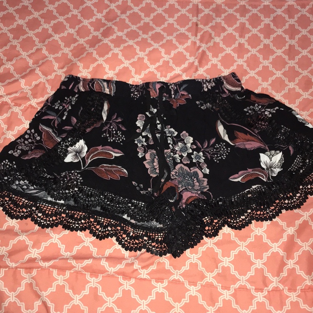 Cute Black with Red Flower Shorts 🌺 Black Lace Trim. Very Elegant ⭐️